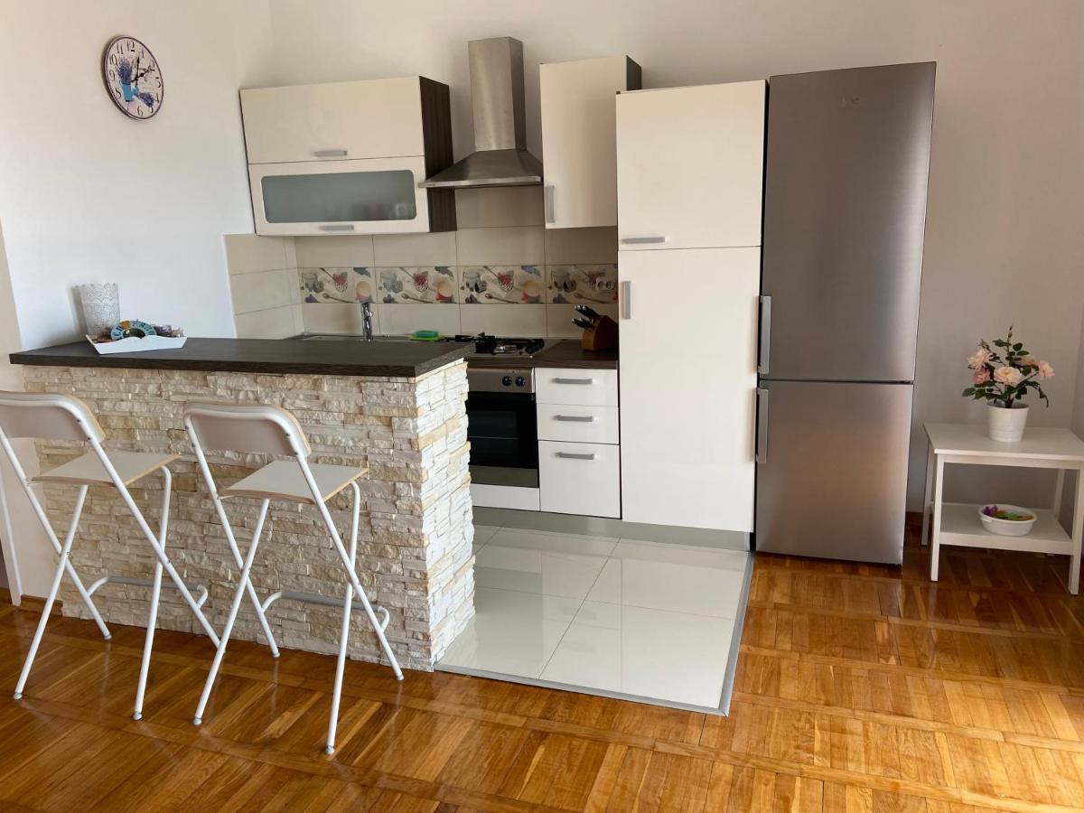 Pinezići Apartment Iris & Elena מראה חיצוני תמונה